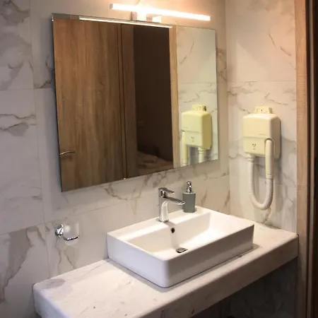 Apollon Filoxenia 호텔 Corinth