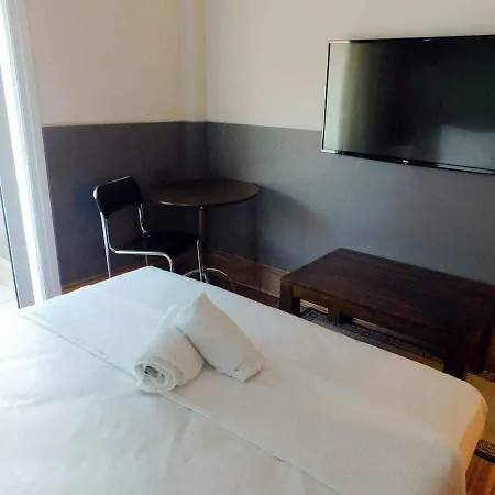 Apollon Filoxenia Hotell