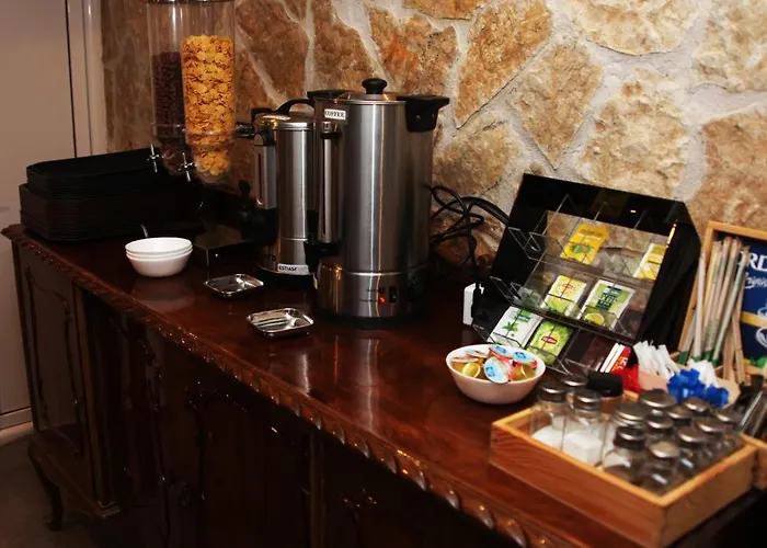 Apollon Filoxenia Hotel