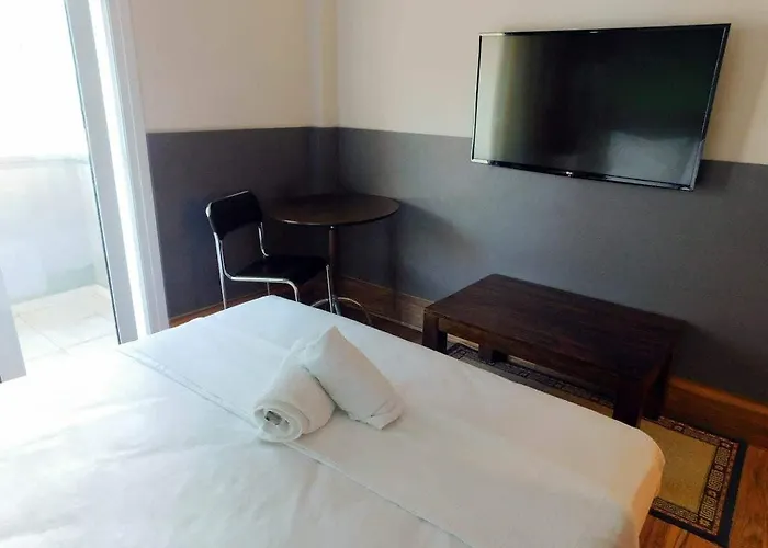 Apollon Filoxenia Hotell